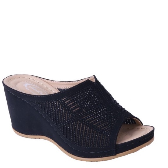 Size 11 Tan Woven Rhinestone Embellished Platform Padded Slide Wedge Sandal - Picture 7 of 7